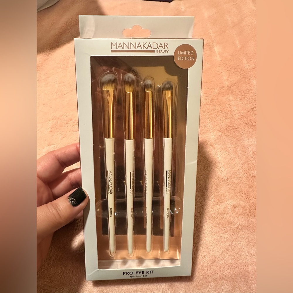 Manna Kadar Beauty Gold and White Brush Set - Pro Eye Set